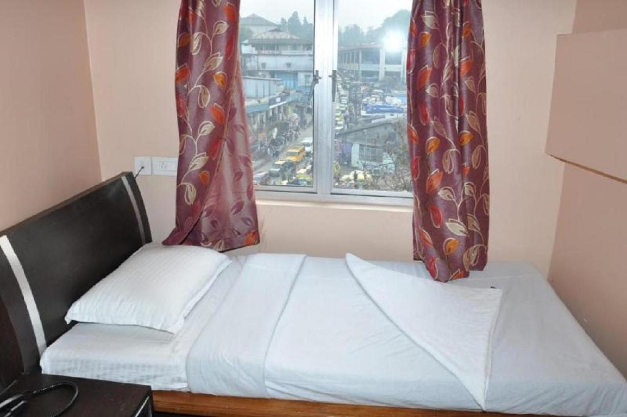 Hotel Barbareek Shillong Exterior photo